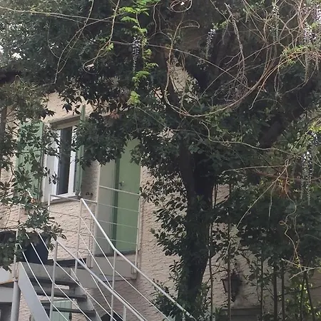 Lawrence Apartment *
